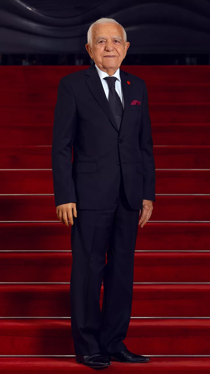 Norm Holding onursal başkanı fotoğraf çekimi